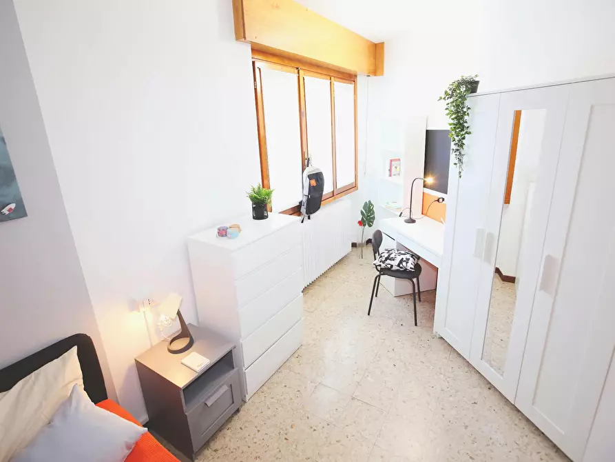 Immagine 5 di Camera in affitto  in Via Privata Nino Castelli a Lecco