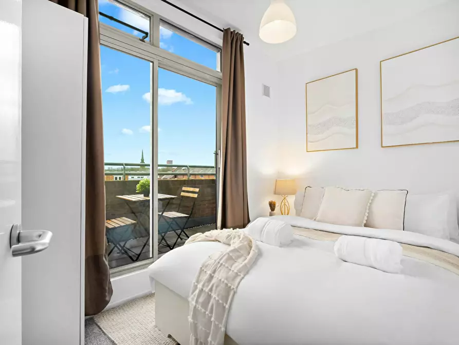 Immagine 8 di Appartamento in affitto  in Old Snow Hill a 