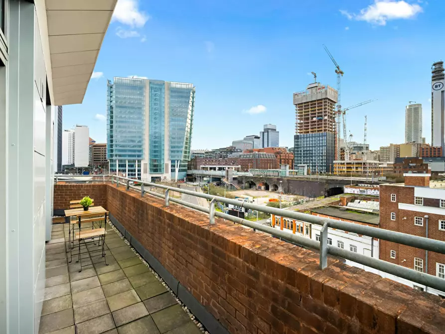 Immagine 6 di Appartamento in affitto  in Old Snow Hill a 