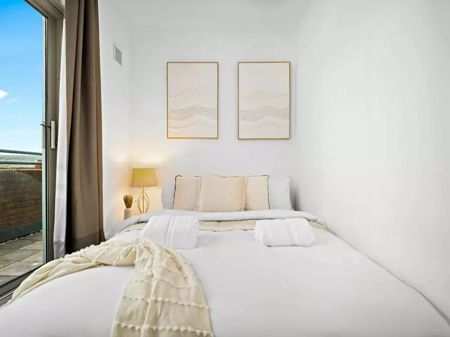 Immagine 9 di Appartamento in affitto  in Old Snow Hill a 