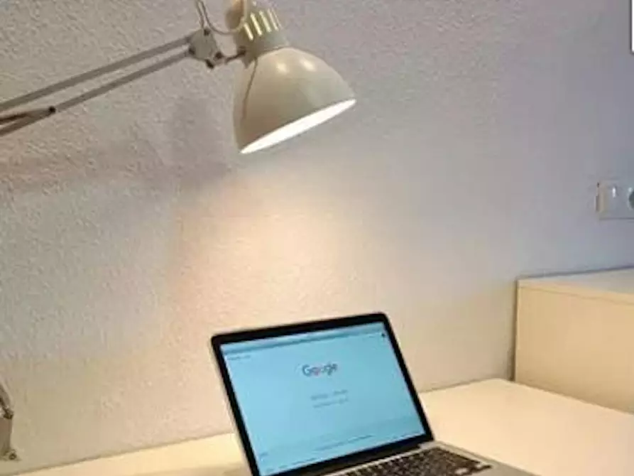 Immagine 4 di Camera in affitto  in Calle de Víctor Manuel III a Madrid