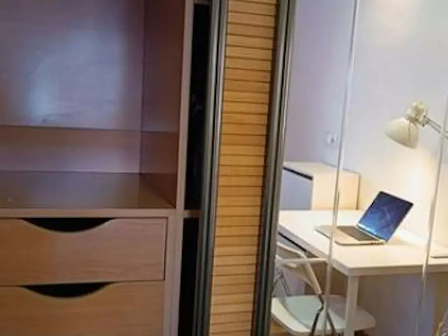 Immagine 3 di Camera in affitto  in Calle de Víctor Manuel III a Madrid