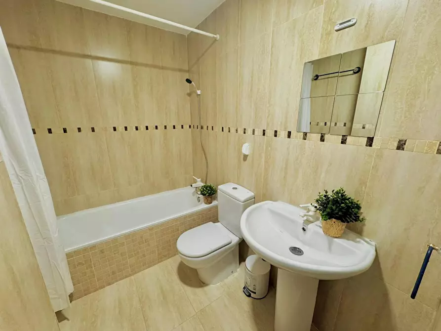 Immagine 3 di Camera in affitto  in Calle del Golfo de Salónica a Madrid