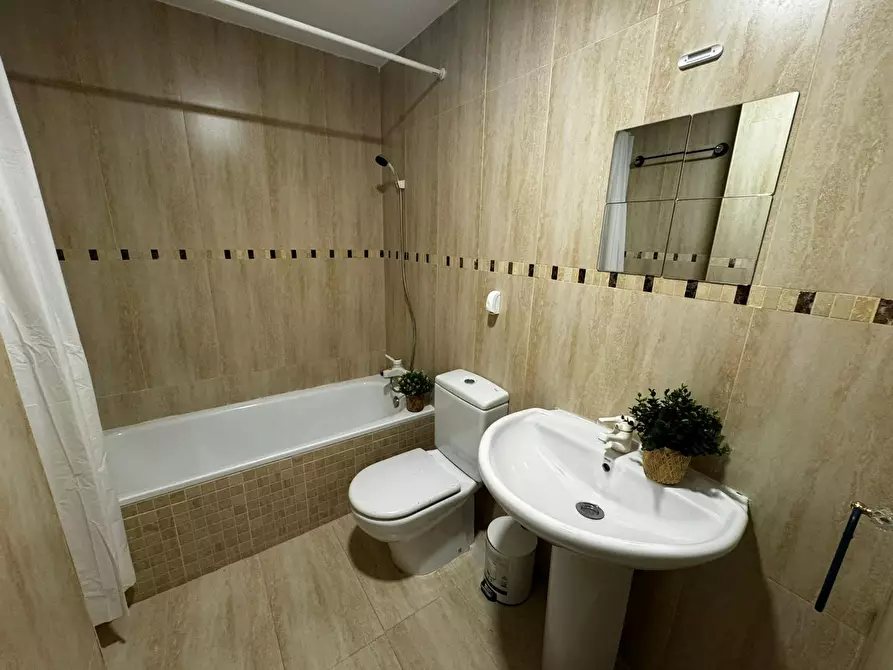 Immagine 5 di Camera in affitto  in Calle del Golfo de Salónica a Madrid