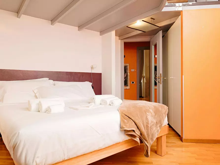 Immagine 5 di Camera in affitto  in Via Carlo Alberto a Torino