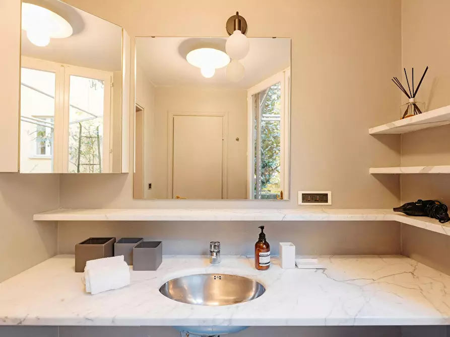 Immagine 8 di Camera in affitto  in Via Carlo Alberto a Torino