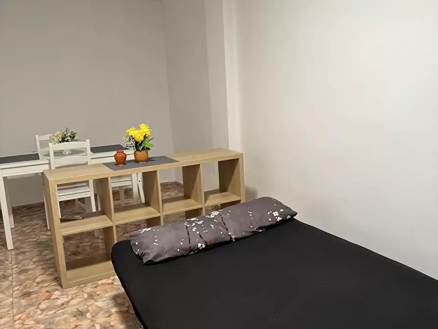 Immagine 1 di Camera in affitto  in Carrer de Guillem d'Anglesola a Valencia