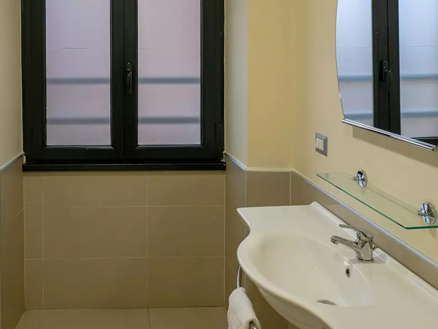 Immagine 6 di Camera in affitto  in Via Cassia a Roma