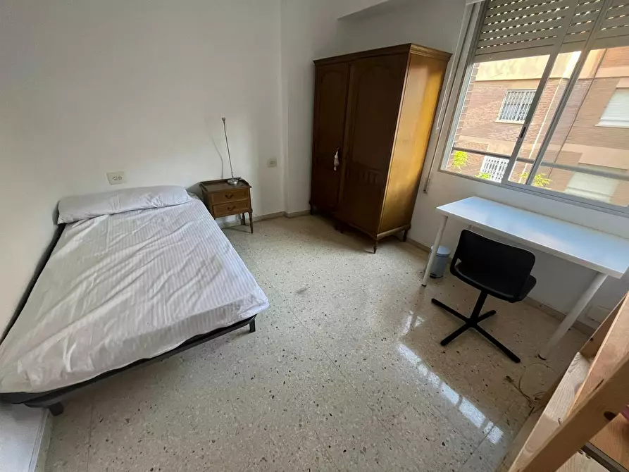 Immagine 1 di Camera in affitto  in Avinguda de Valladolid a Valencia