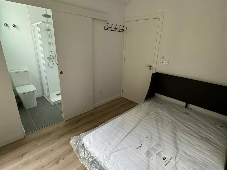 Immagine 2 di Camera in affitto  in Carrer Trafalgar a Barrio De Porta