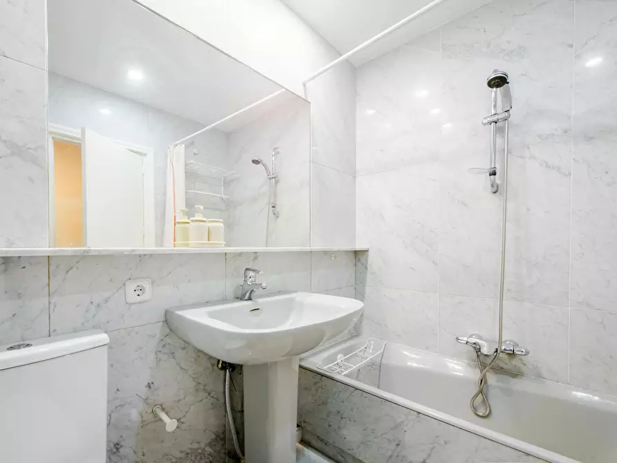 Immagine 10 di Camera in affitto  in Calle de Mauricio Legendre a Madrid