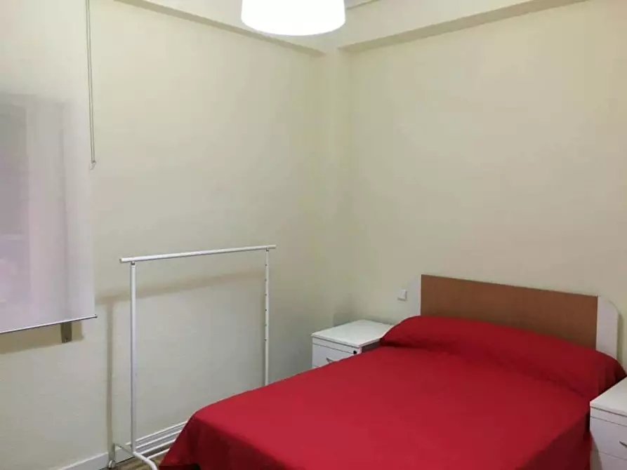 Immagine 1 di Camera in affitto  in Ronda de Valencia a Madrid