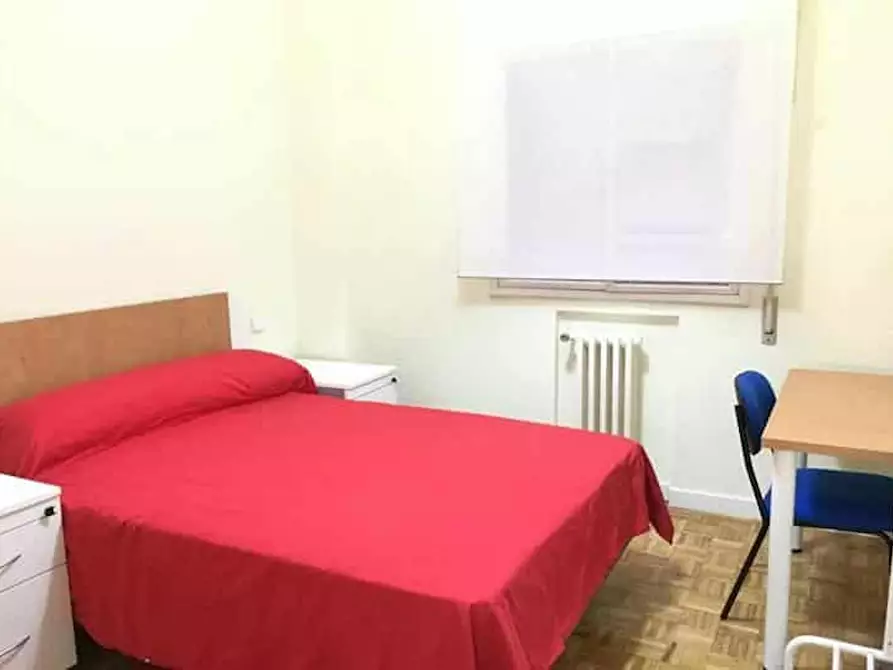 Immagine 1 di Camera in affitto  in Ronda de Valencia a Madrid