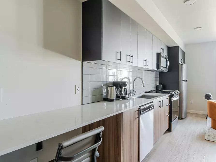 Immagine 8 di Appartamento in affitto  in Midvale Avenue North a Messina