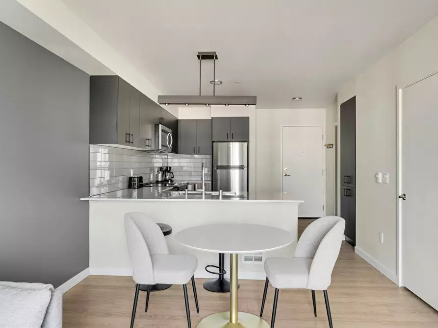 Immagine 6 di Appartamento in affitto  in Midvale Avenue North a Messina