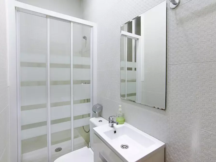 Immagine 8 di Camera in affitto  in Calle de Andrés Mellado a Madrid