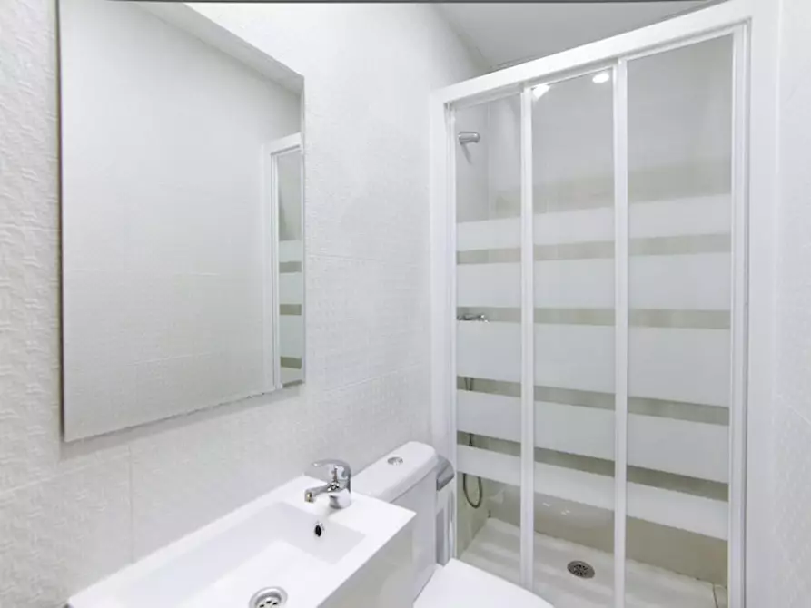 Immagine 9 di Camera in affitto  in Calle de Andrés Mellado a Madrid