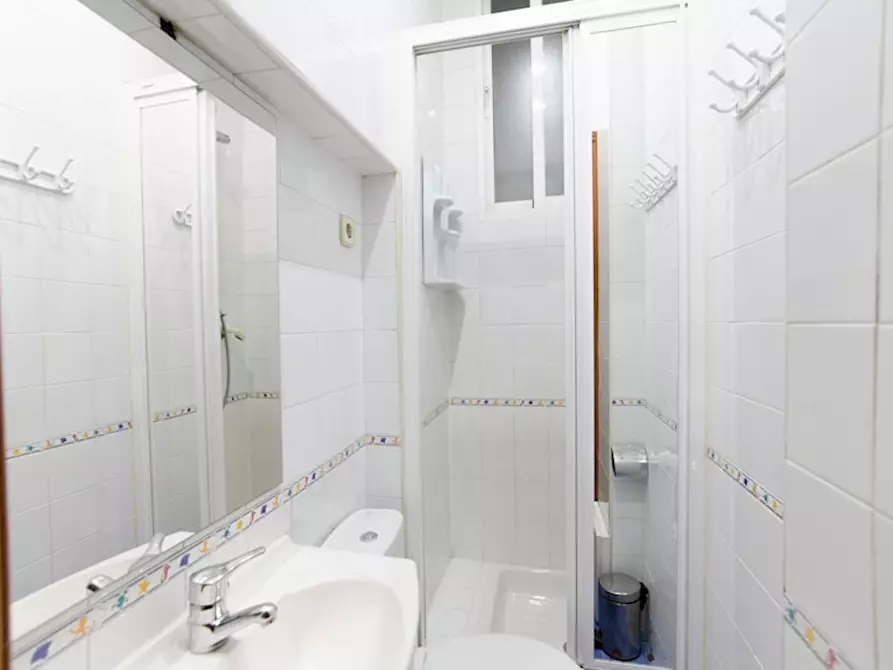 Immagine 7 di Camera in affitto  in Calle de Andrés Mellado a Madrid