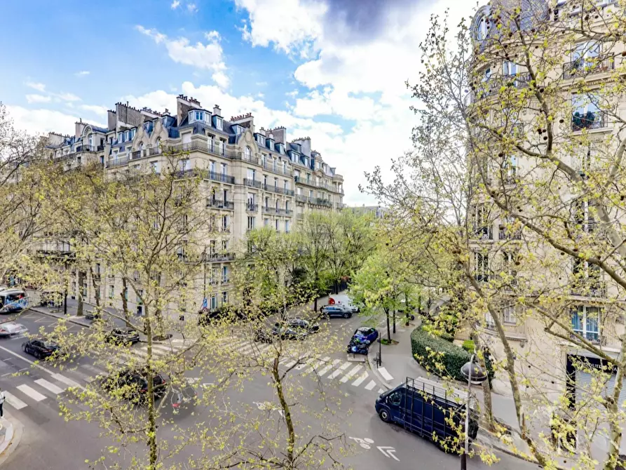 Immagine 2 di Appartamento in affitto  in Rue de Grenelle a Paris 07