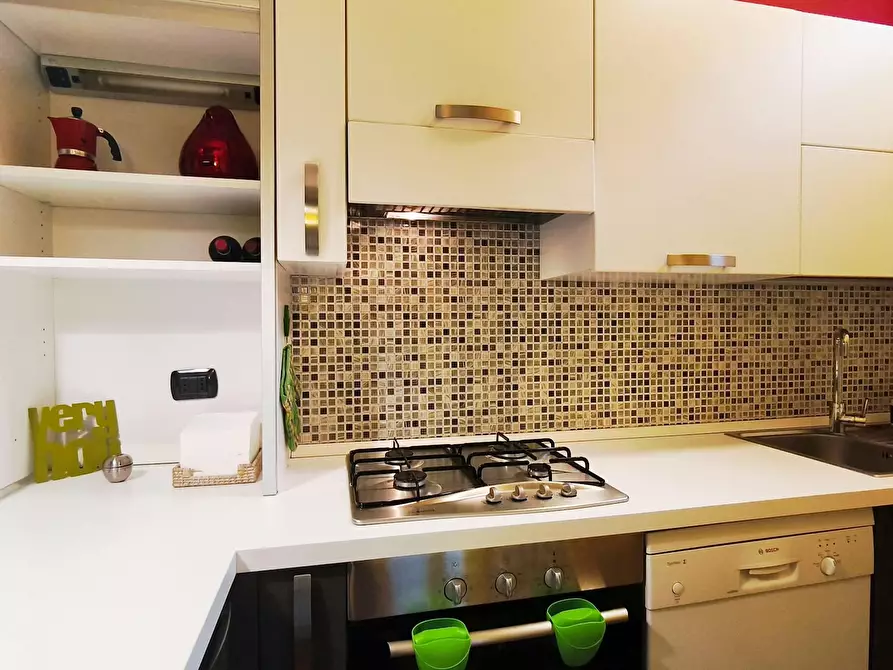 Immagine 7 di Appartamento in affitto  in Via Desenzano a Milano