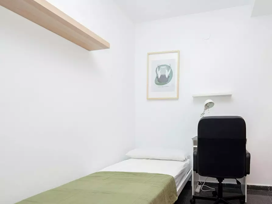 Immagine 4 di Camera in affitto  in Avinguda del Port a Valencia