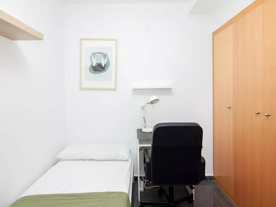 Immagine 2 di Camera in affitto  in Avinguda del Port a Valencia