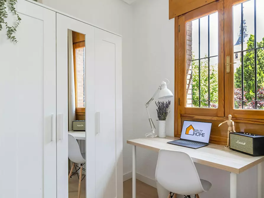 Immagine 1 di Camera in affitto  in Calle Jacinto Benavente a Getafe