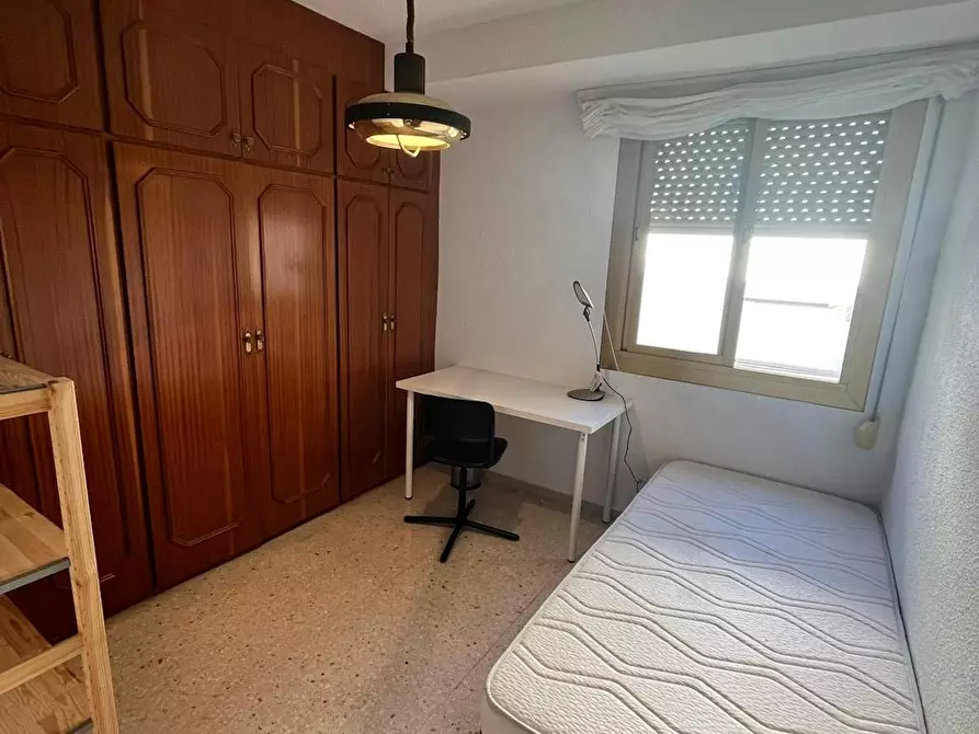 Immagine 1 di Camera in affitto  in Avinguda de Valladolid a Valencia