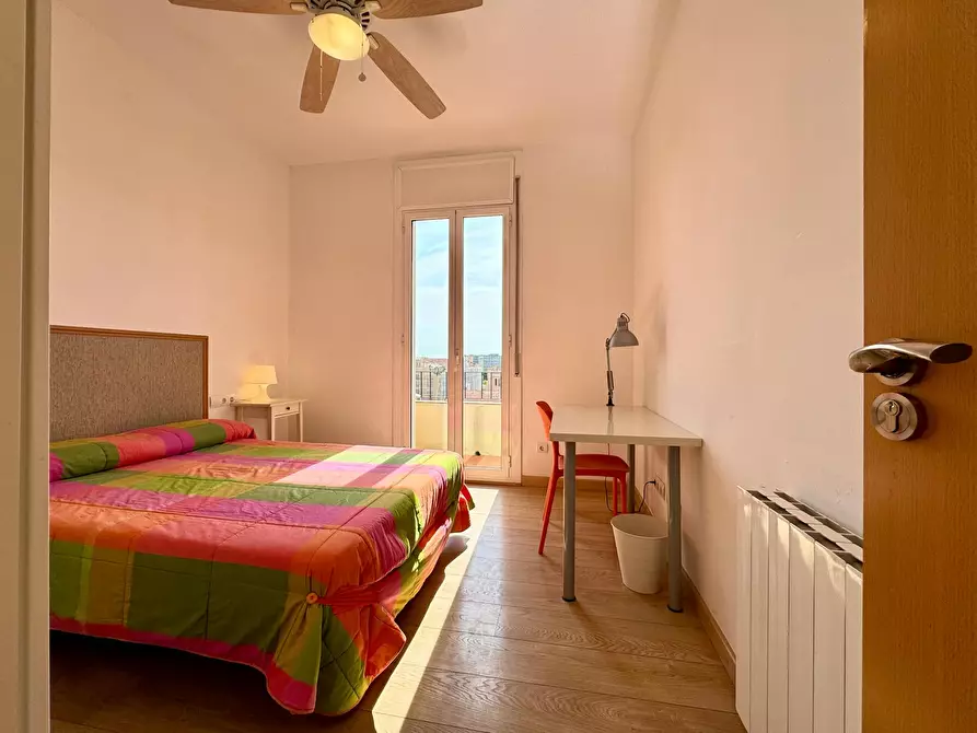 Immagine 1 di Camera in affitto  in Carrer de Sor Eulàlia d'Anzizu a Barcelona