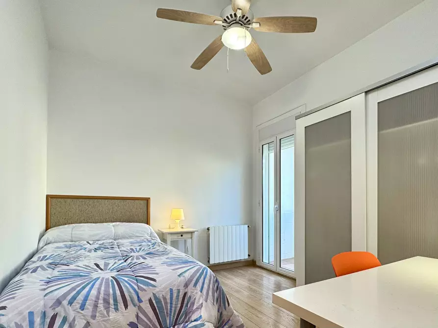 Immagine 1 di Camera in affitto  in Carrer de Sor Eulàlia d'Anzizu a Barcelona