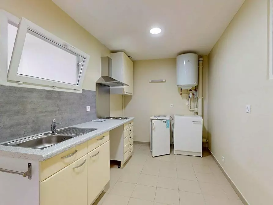 Immagine 5 di Appartamento in affitto  in Rue du Temple a Nîmes