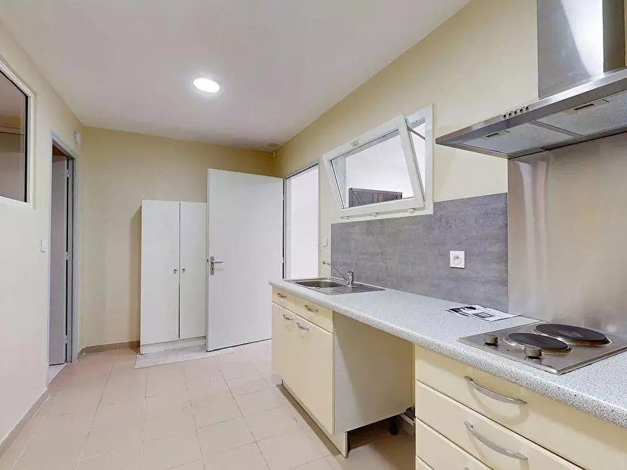 Immagine 6 di Appartamento in affitto  in Rue du Temple a Nîmes