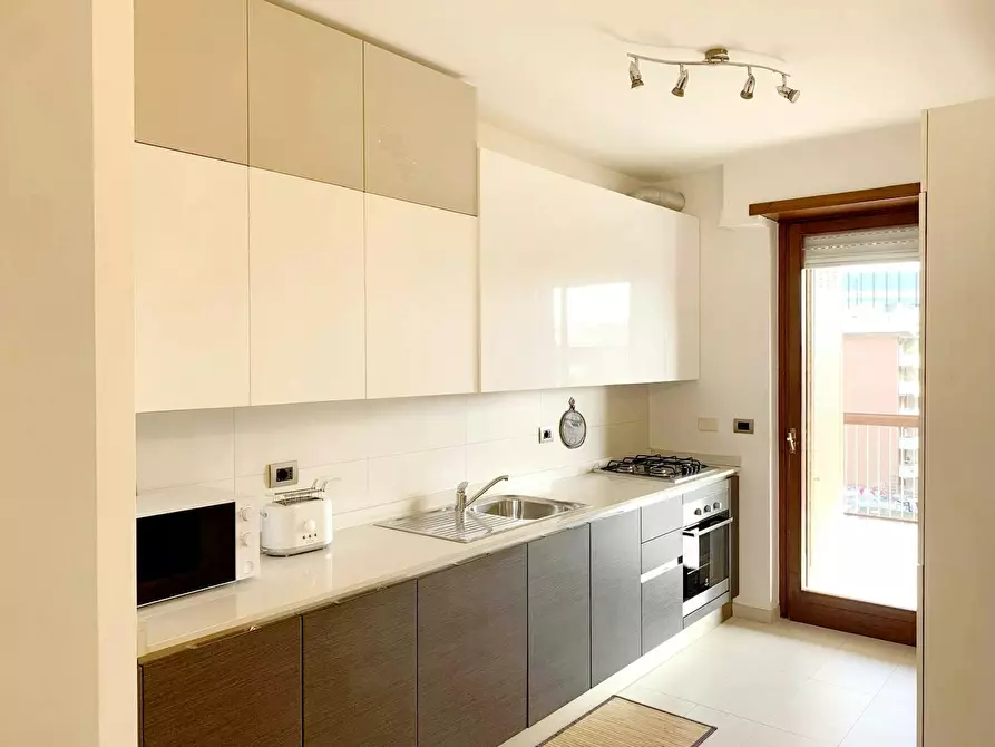 Immagine 3 di Appartamento in affitto  in Viale della Grande Muraglia a Roma