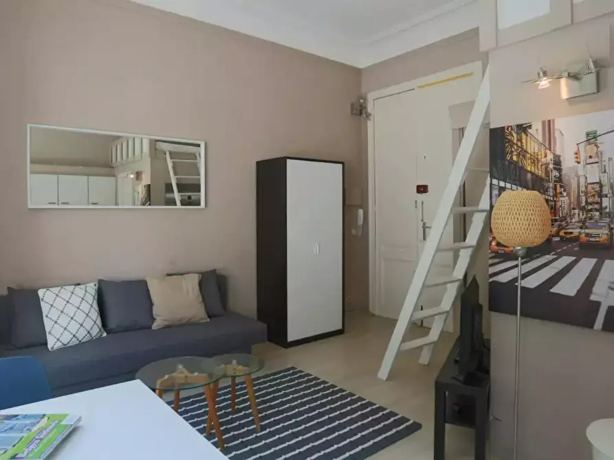 Immagine 1 di Appartamento in affitto  in Rue Souveraine a Ixelles