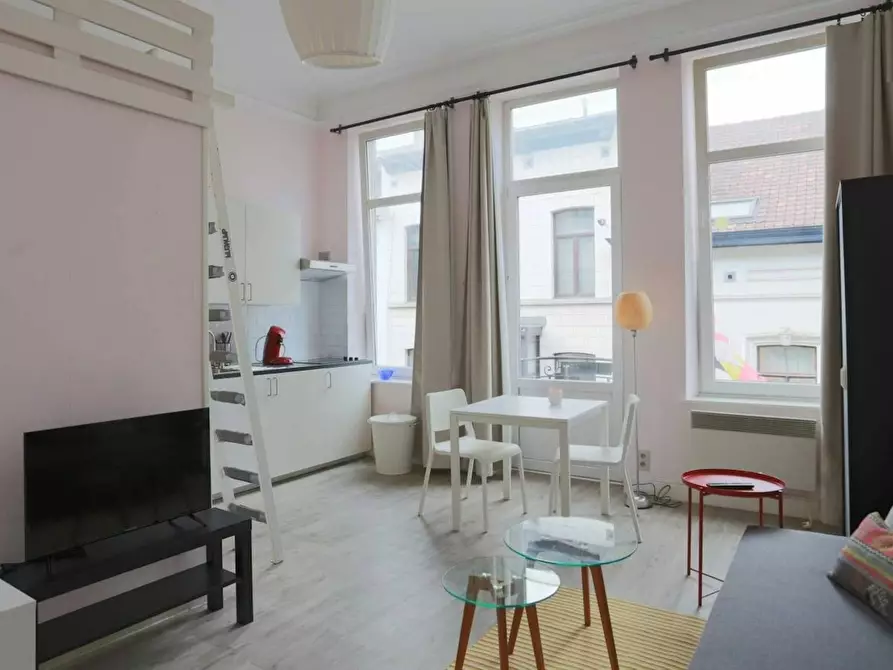 Immagine 5 di Appartamento in affitto  in Rue Souveraine a Ixelles