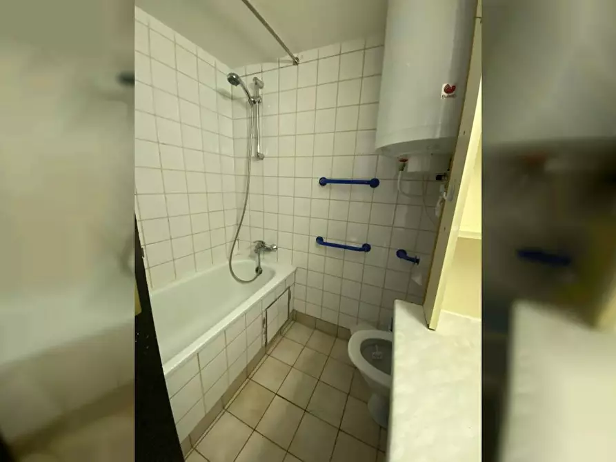 Immagine 10 di Appartamento in affitto  in Rue Souveraine a Ixelles