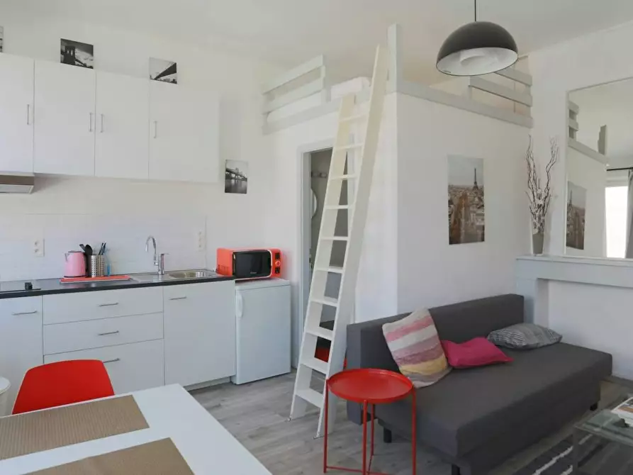 Immagine 1 di Appartamento in affitto  in Rue Souveraine a Ixelles