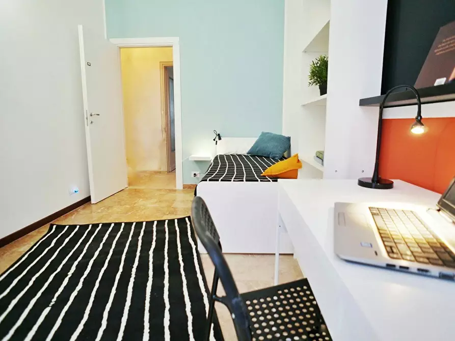 Immagine 1 di Camera in affitto  in Via Filippo Corridoni a Milano