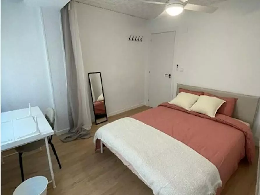 Immagine 1 di Camera in affitto  in Carrer del Doctor Fléming a Xirivella