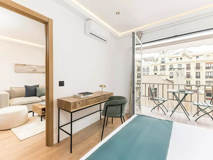 Immagine 10 di Appartamento in affitto  in Calle de Martín de los Heros a Madrid