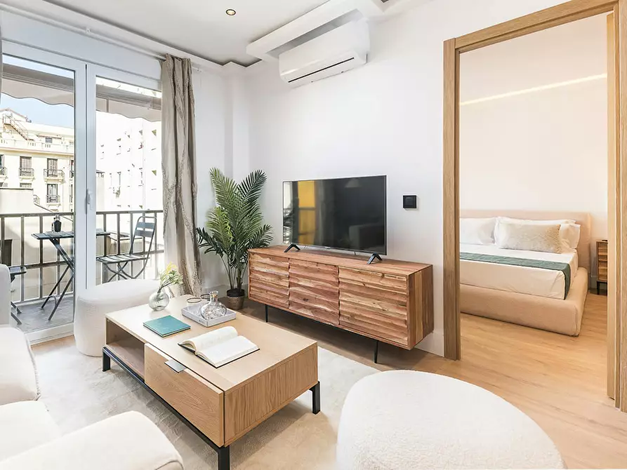 Immagine 5 di Appartamento in affitto  in Calle de Martín de los Heros a Madrid