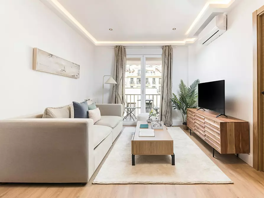 Immagine 3 di Appartamento in affitto  in Calle de Martín de los Heros a Madrid