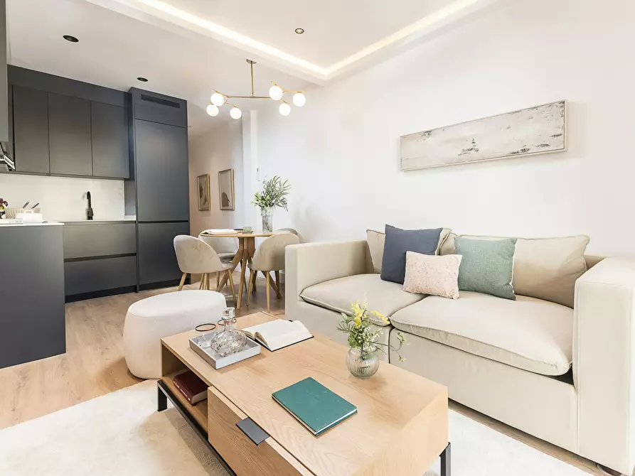 Immagine 6 di Appartamento in affitto  in Calle de Martín de los Heros a Madrid