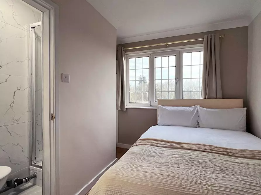 Immagine 2 di Casa indipendente in affitto  in Holburne Road a Greenwich