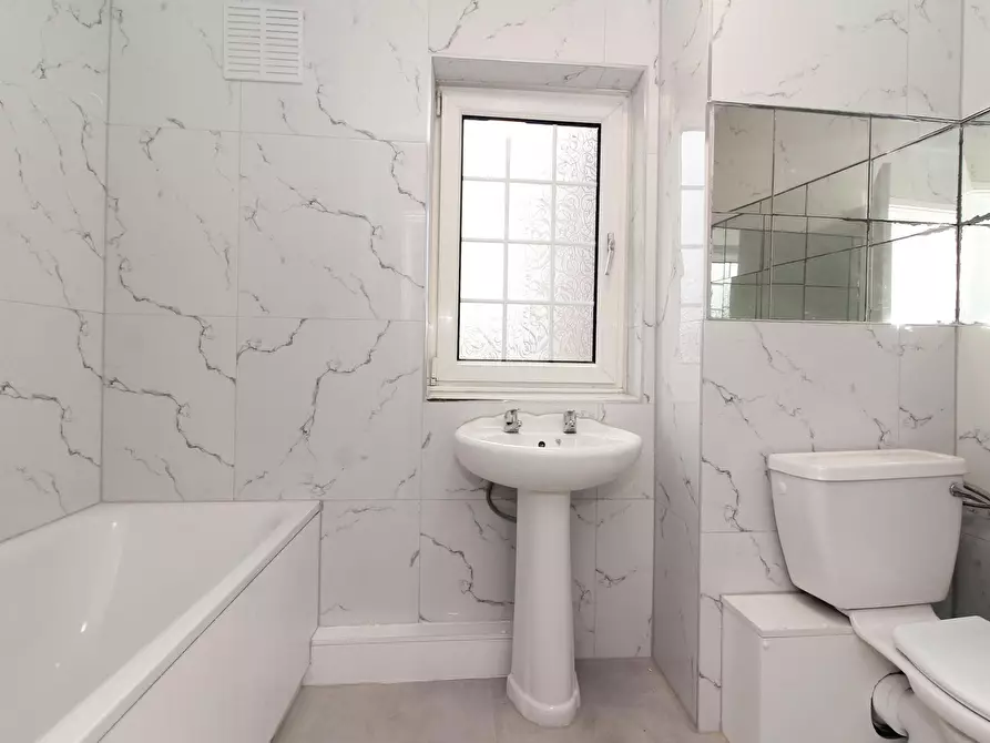 Immagine 9 di Casa indipendente in affitto  in Holburne Road a Greenwich