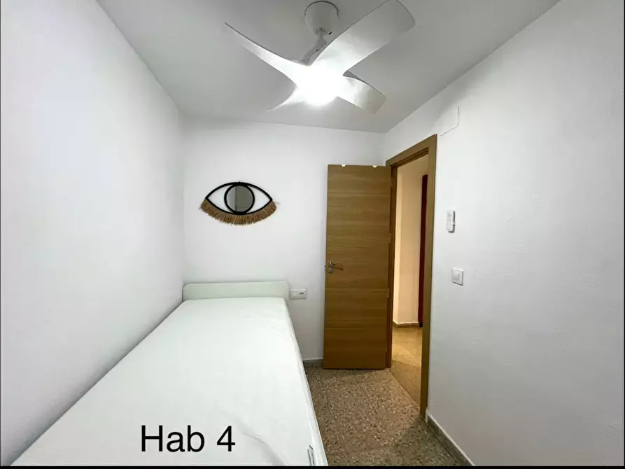 Immagine 1 di Camera in affitto  in Avinguda del Primat Reig a Valencia