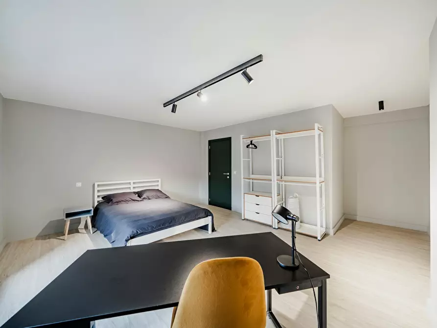 Immagine 2 di Camera in affitto  in Boulevard Alfred de Fontaine a Charleroi