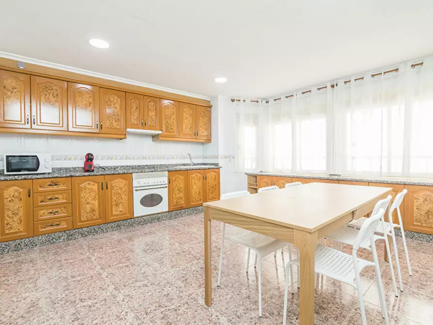 Immagine 10 di Camera in affitto  in Carrer Mario Pastor Sempere a Elx/Elche