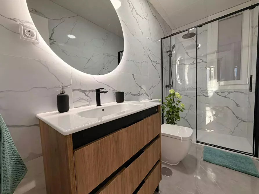 Immagine 5 di Camera in affitto  in Gran Vía a Madrid