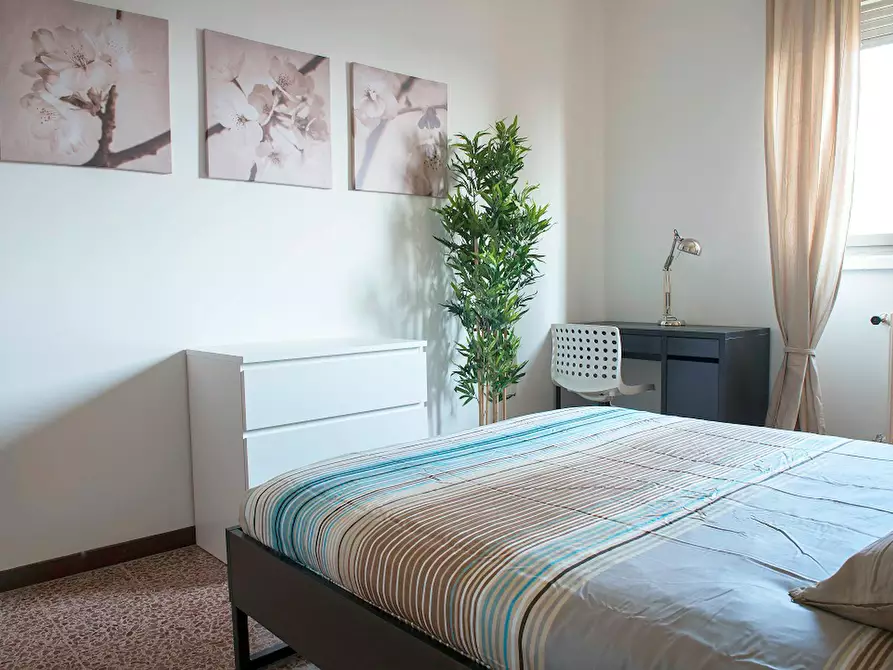 Immagine 3 di Camera in affitto  in Via Federico Engels a Milano